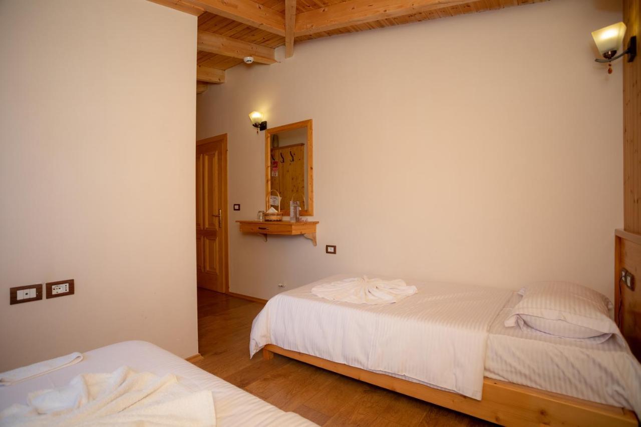Hotel Shpija E Gjyshit Canaj 外观 照片