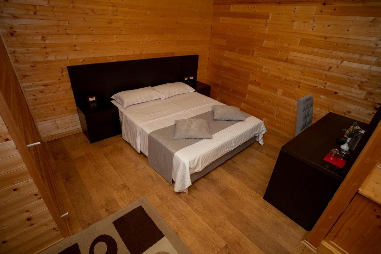 Hotel Shpija E Gjyshit Canaj 外观 照片
