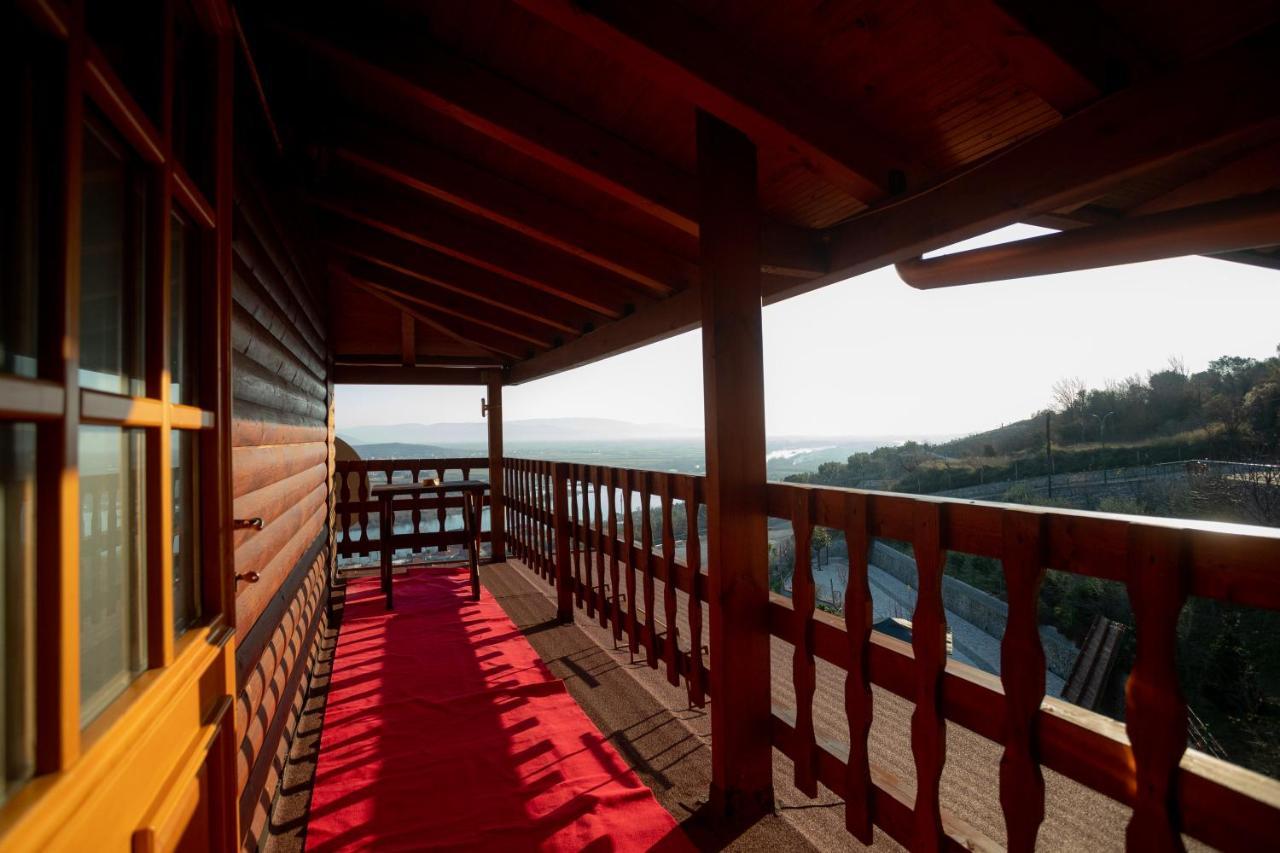 Hotel Shpija E Gjyshit Canaj 外观 照片