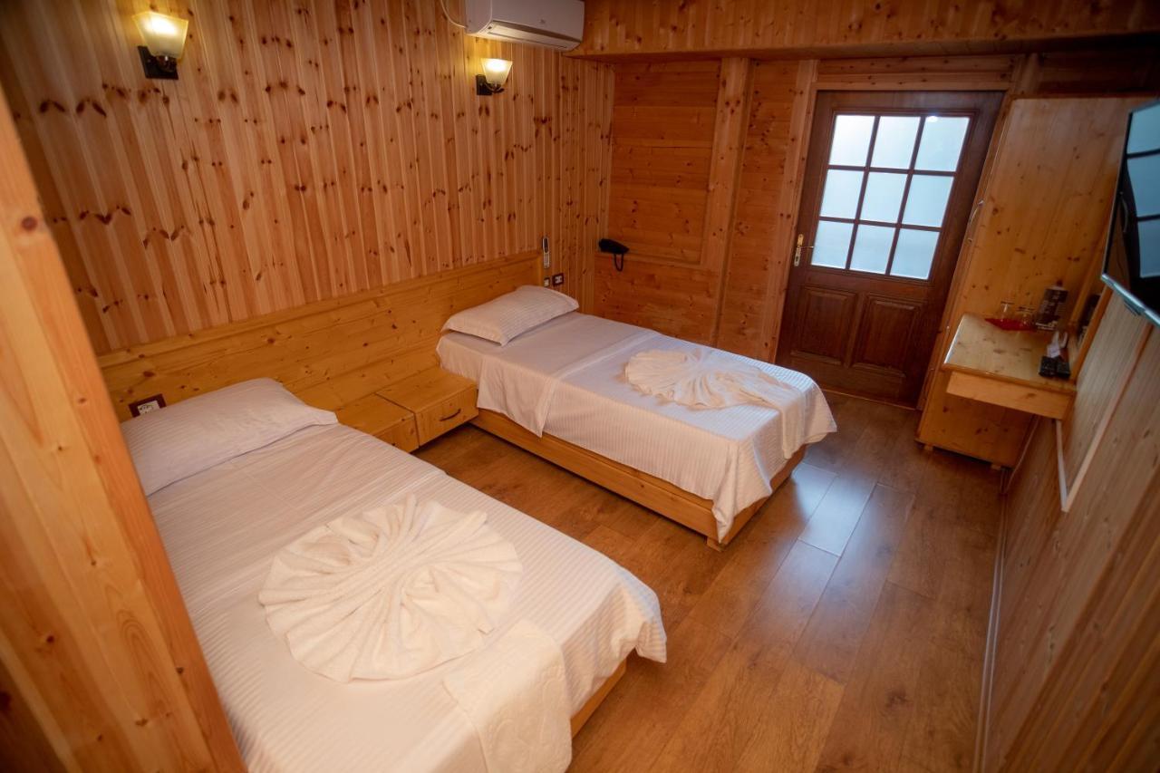 Hotel Shpija E Gjyshit Canaj 外观 照片