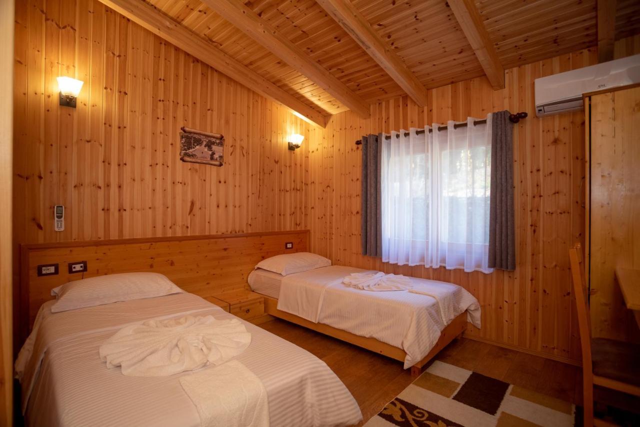 Hotel Shpija E Gjyshit Canaj 外观 照片